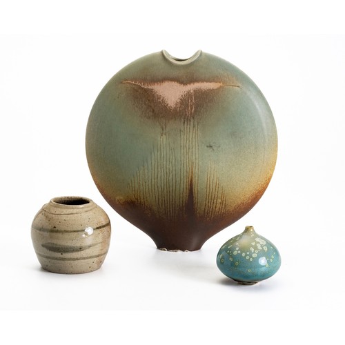 480 - A COLLECTION OF CERAMIC VASES