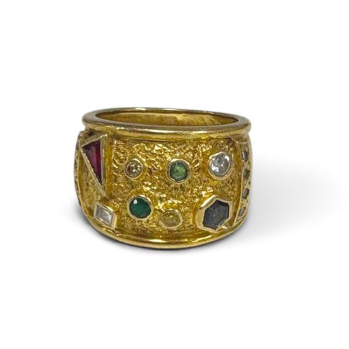 724 - A NATURAL DIAMOND AND GEMSTONE DRESS RING