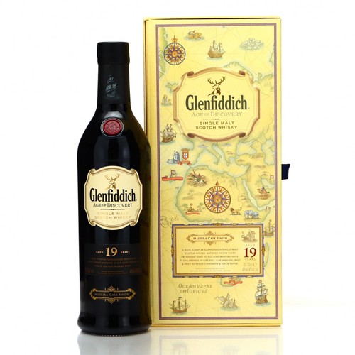 18 - A BOTTLE OF GLENFIDDICH AGE OF DISCOVERY 19 YEAR OLD MEDEIRA FINISH SINGLE MALT SCOTCH WHISKY