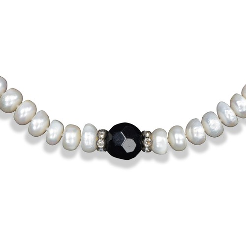 333 - A FRESHWATER PEARL NECKLACE