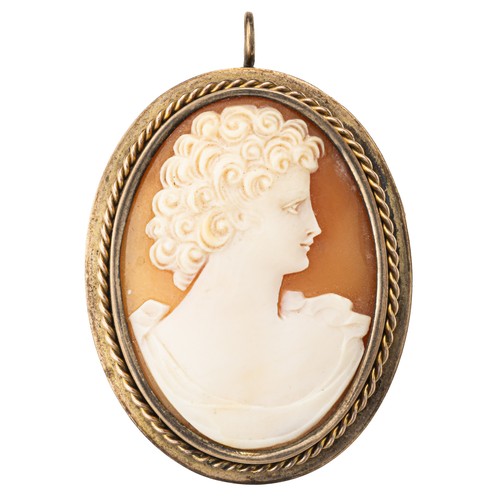 768 - A GOLD CAMEO BROOCH