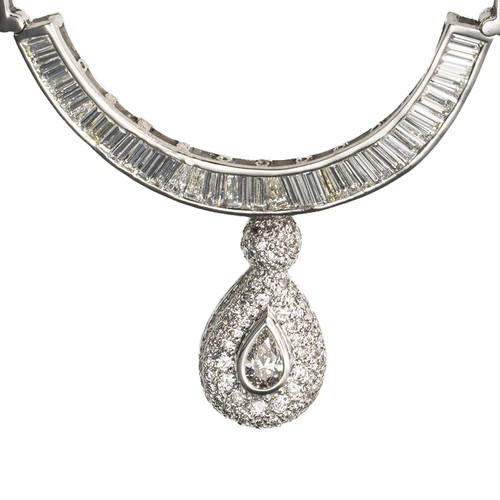 717 - A CERTIFIED NATURAL DIAMOND DESIGNER NECKLACE, 14.38 CARATS, NEW YORK, 1980