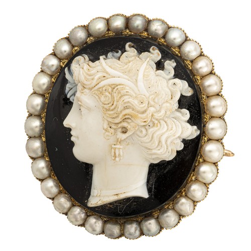 767 - AN ITALIAN WHITE CAMEO AND PEARL BROOCH