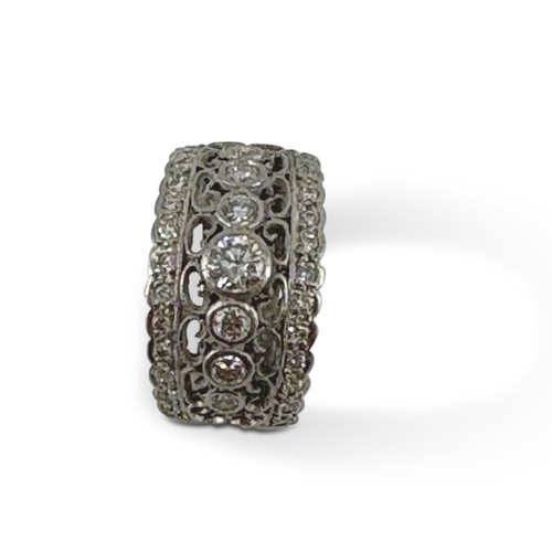 737 - A NATURAL DIAMOND DRESS RING, 0.951 CARATS