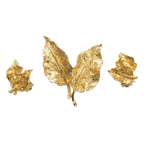 244 - A GILDED BROOCH AND EARRRINGS