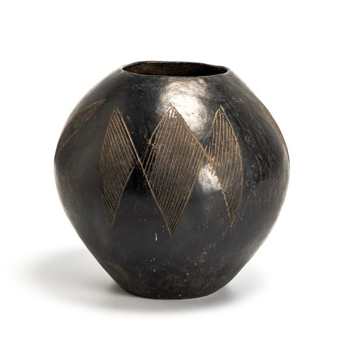 194 - A ZULU BEER POT