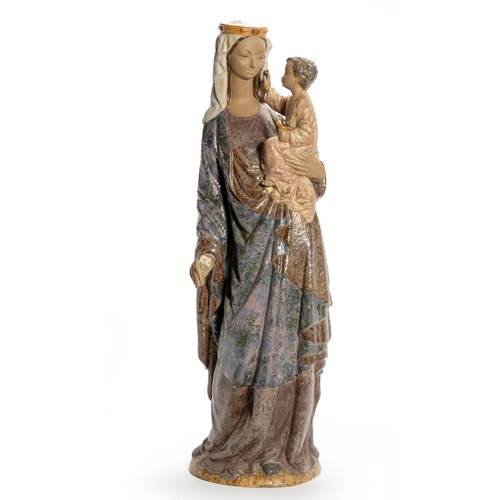120 - A LLADRO ‘MADONNA WITH CHILD’ PORCELAIN GROUPING