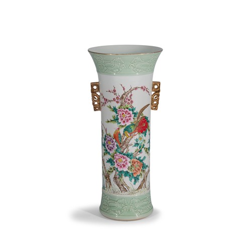 A CHINESE FAMILLE ROSE BEAKER VASE, MODERN