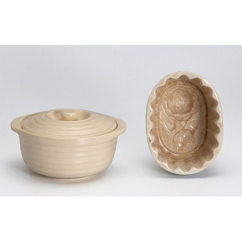 231 - A SMALL DISH AND JELLY MOULD