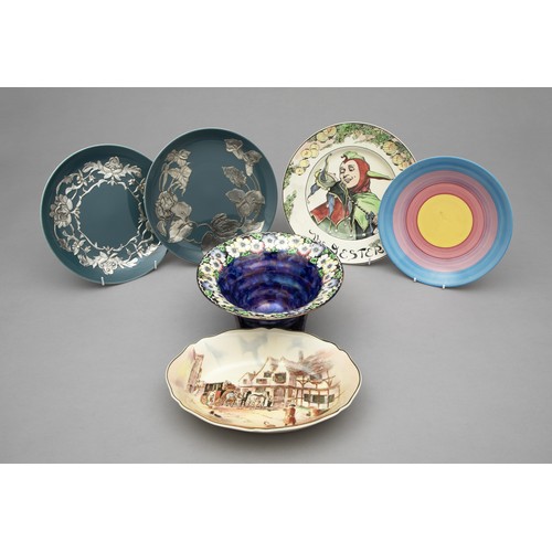 227 - A COLLECTION OF FIVE PLATES AND A DEEP BOWL