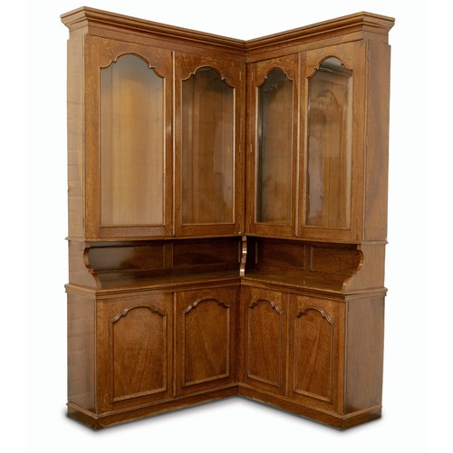 A MAHOGANY CORNER BOOKCASE, LATE 19TH CENTURY
