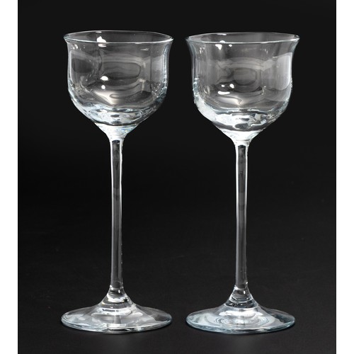 281 - A SET OF SIX CRYSTAL LIQUEUR GLASSES