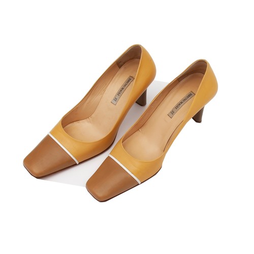 1204 - A PAIR OF BRUNO MAGLI LADIES SHOES
