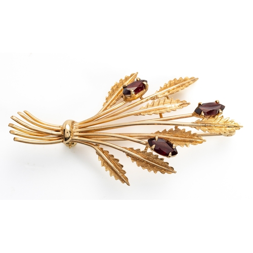 1330 - A GARNET BROOCH, ZEETA JEWELLERS, BULAWAYO