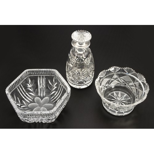 259 - A COLLECTION OF CUT CRYSTAL ITEMS