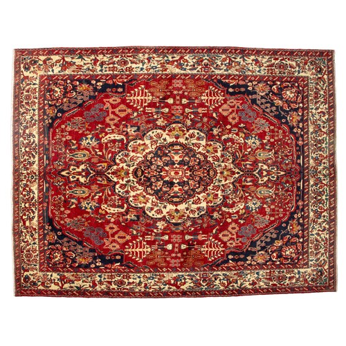 190 - A FINE BAKHTIARI RUG 420 by 325cm