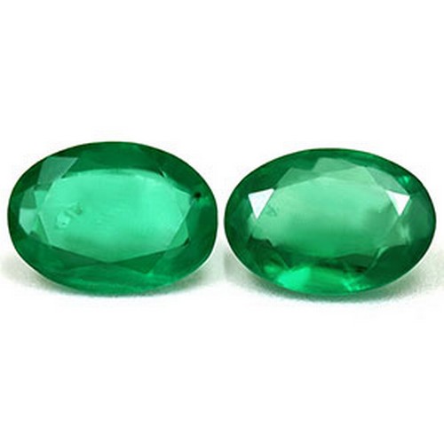 1511 - A PAIR OF UNSET EMERALDS, 5.90 CARATS