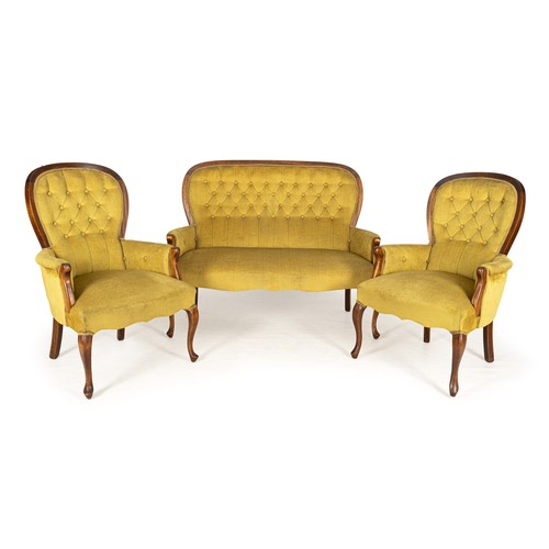 1225 - AN UPHOLSTERED MAHOGANY LOUNGE SUITE