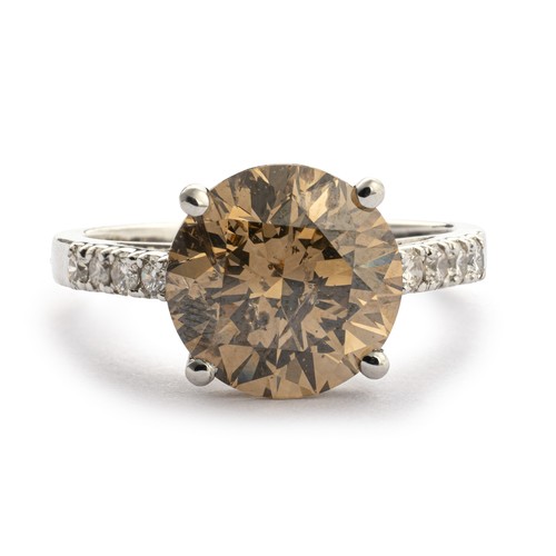 1475 - A 5.63 CARAT CERTIFIED NATURAL DIAMOND DRESS RING