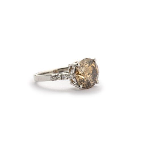 1475 - A 5.63 CARAT CERTIFIED NATURAL DIAMOND DRESS RING