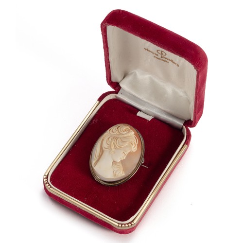 446 - A CAMEO PENDANT/BROOCH