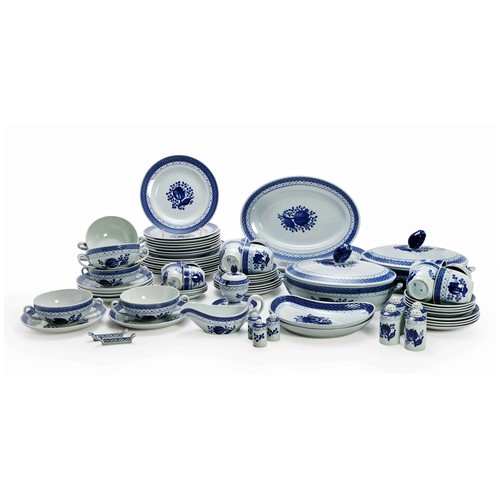 554 - A ROYAL COPENHAGEN ‘TRANQUEBAR BLUE’ DINNER SERVICE