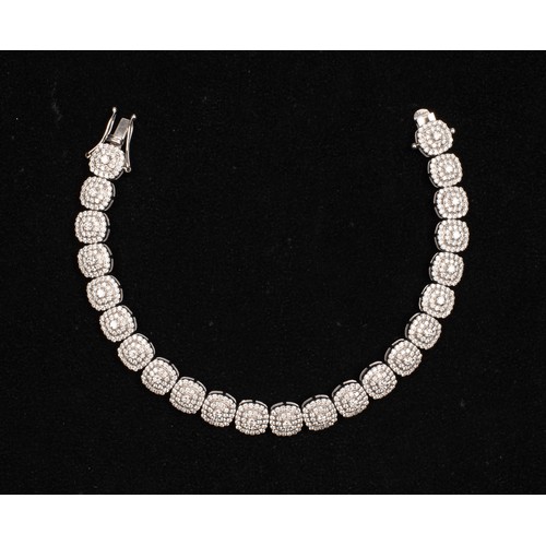 1493 - A 5.75 CARAT NATURAL DIAMOND TENNIS BRACELET