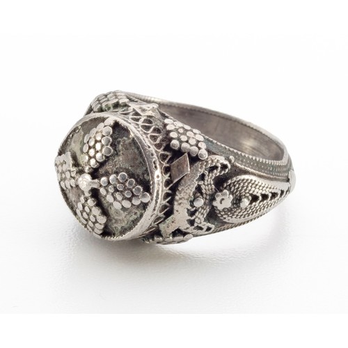 329 - A SILVER RING