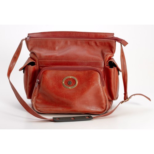711 - A GOLDEN ARROW HANDBAG