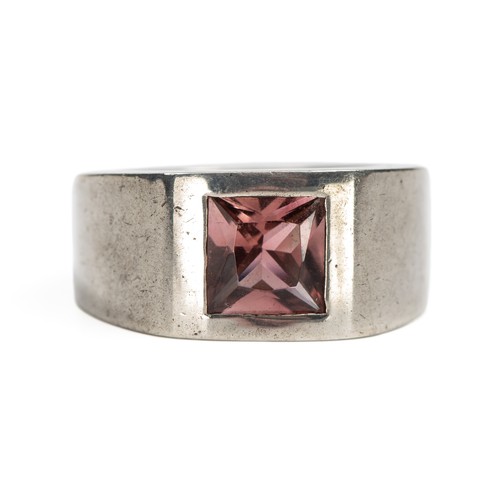 330 - A SILVER AND TOURMALINE RING