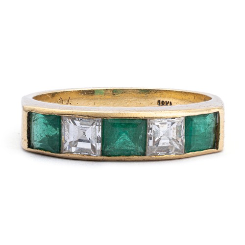 1437 - A NATURAL DIAMOND AND EMERALD ETERNITY RING