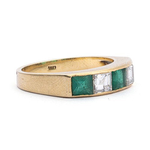 1437 - A NATURAL DIAMOND AND EMERALD ETERNITY RING
