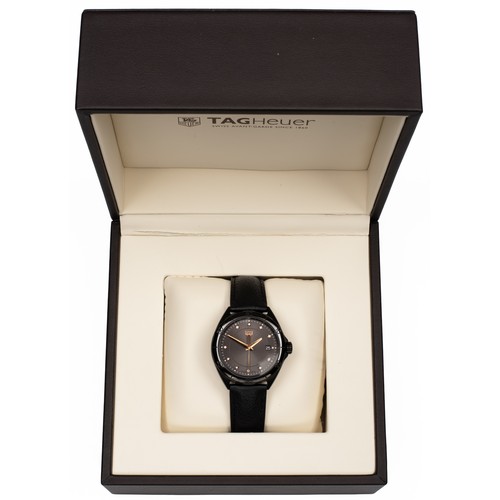 17 - A LADY'S TAG HEUER FORMULA ONE WRISTWATCH