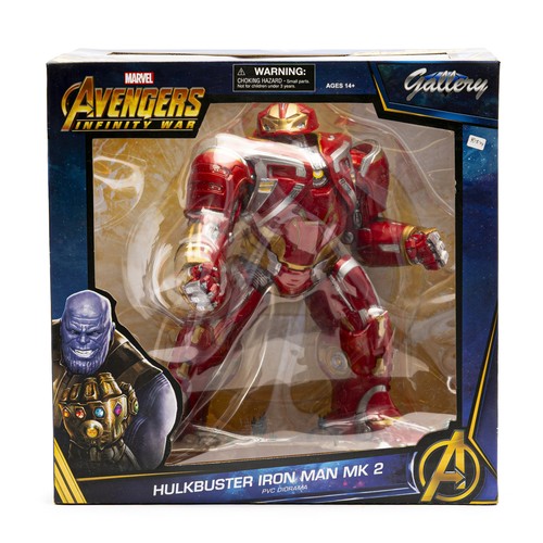  HULKBUSTER IRON MAN MK 2 PVC DIORAMA BY DIAMOND SELECT TOYS