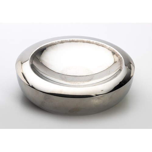 36 - A STAINLESS STEEL CENTREPIECE