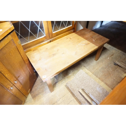 196 - A pine coffee table