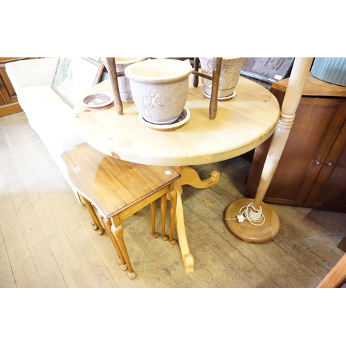 202 - A circular tripod based kitchen table
