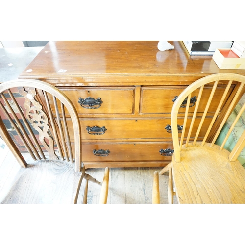 226 - A chest of drawers