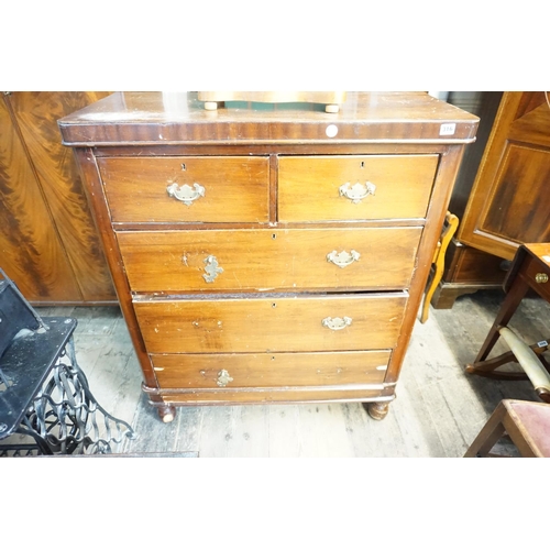 316 - A chest of drawers