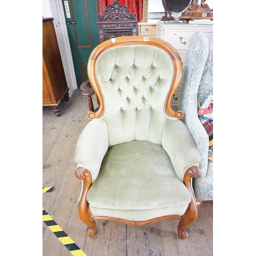 339 - A walnut Victorian button backed spoon shaped armchair