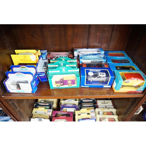532 - A collection of boxed model vehicles - (middle shelf)