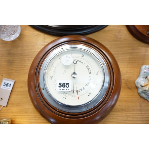565 - A barometer