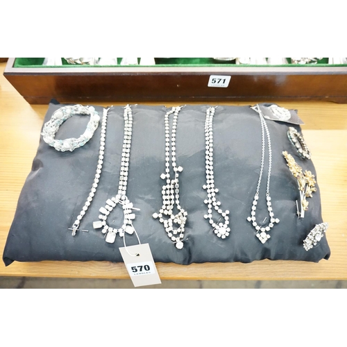570 - Assorted decorative necklaces and brooches
