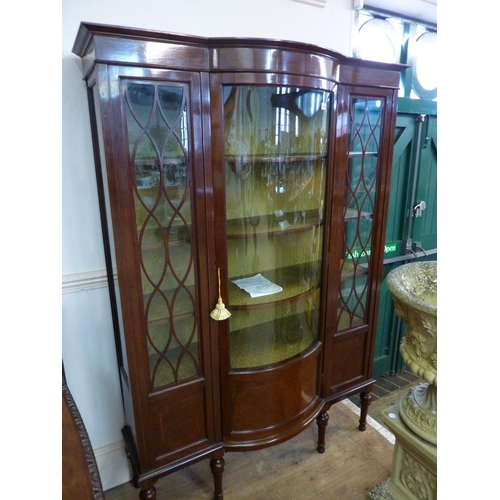 200 - A good quality Edwardian mahogany wardrobe with a bow fronted glazed central door, inlaid detail to ... 