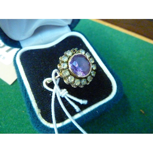 561 - A decorative ladies 14ct gold ring