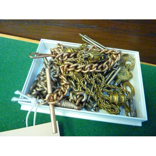 562 - Assorted chains and accessories