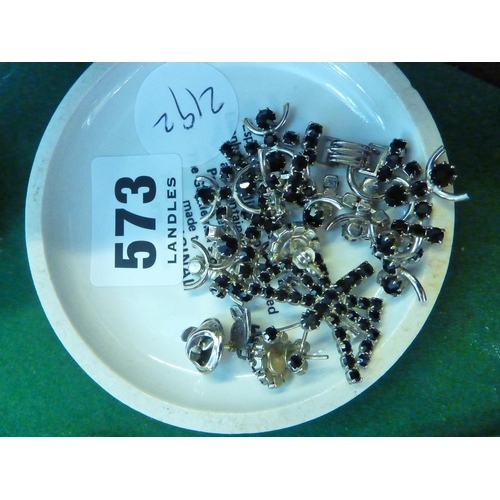 573 - Decorative onyx bracelet, butterfly brooch and earrings