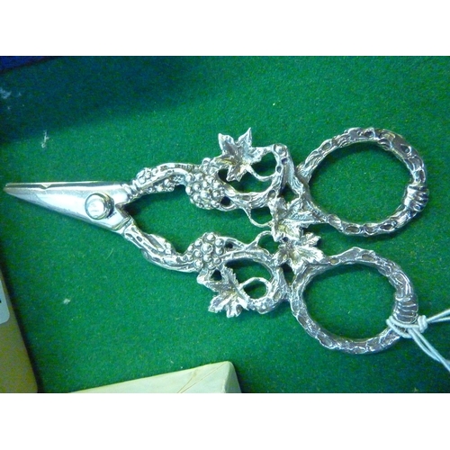 576 - A pair of decorative grape scissors