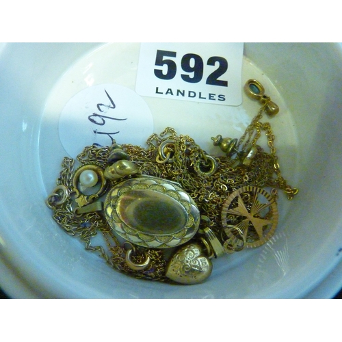592 - Assorted items of yellow metal jewellery