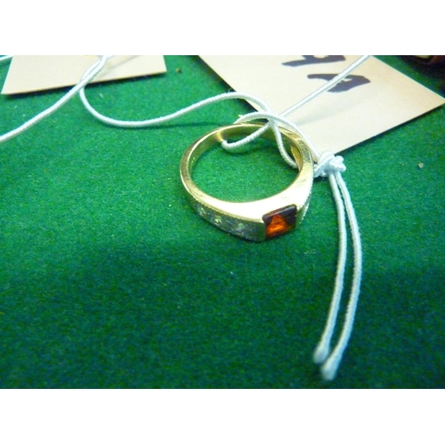 599a - A 9ct gold ring set with stones